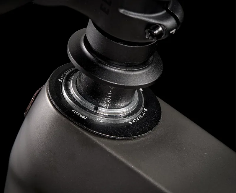 Trek Fuel Ex 9.8 XT Gen 6 Full Suspension Mountain Bike 2024 in Mulsanne Blue-1